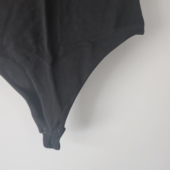 NWT Aritzia Contour Short Sleeve Square Neck Bodysuit Black Size S - Picture 3 of 5